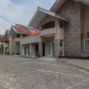 Rossan Villa Hotel near Sersan Bajuri RedPartner